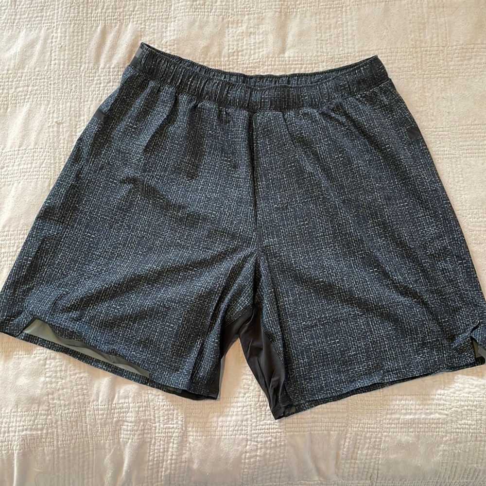 Lululemon men’s Surge short, size medium